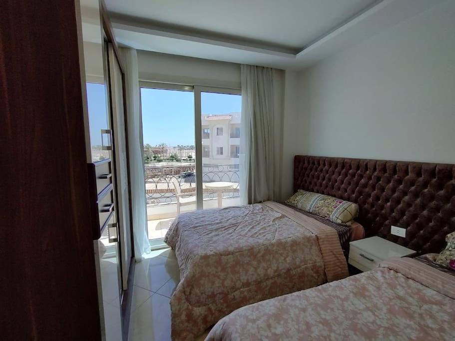3-Bedroom Apartment On The Third Floor With 3 Balconies And Lovely Pool View, Street View And Free Beach Access In Sharm Hills Resort Exterior foto