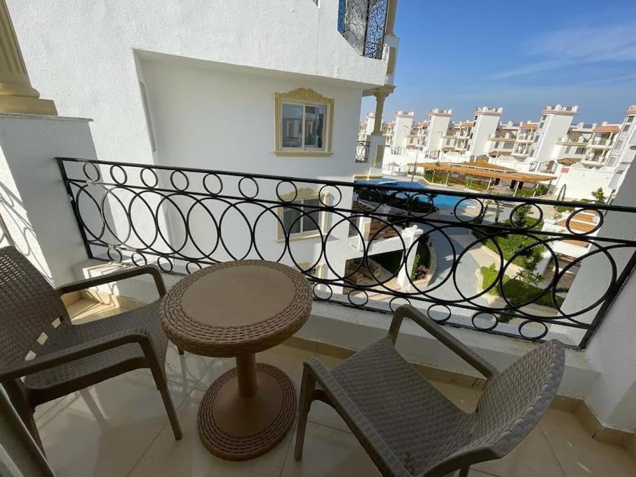 3-Bedroom Apartment On The Third Floor With 3 Balconies And Lovely Pool View, Street View And Free Beach Access In Sharm Hills Resort Exterior foto