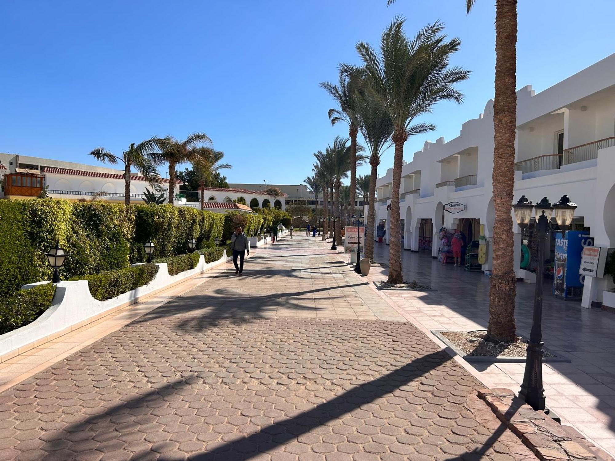 3-Bedroom Apartment On The Third Floor With 3 Balconies And Lovely Pool View, Street View And Free Beach Access In Sharm Hills Resort Exterior foto